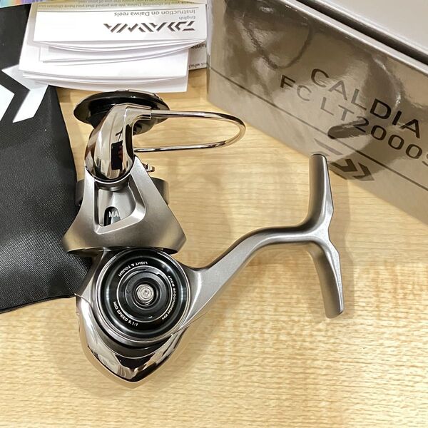 セール中 本日限り 未使用 ダイワ 25 カルディア FC LT2000S 本体ボディのみ