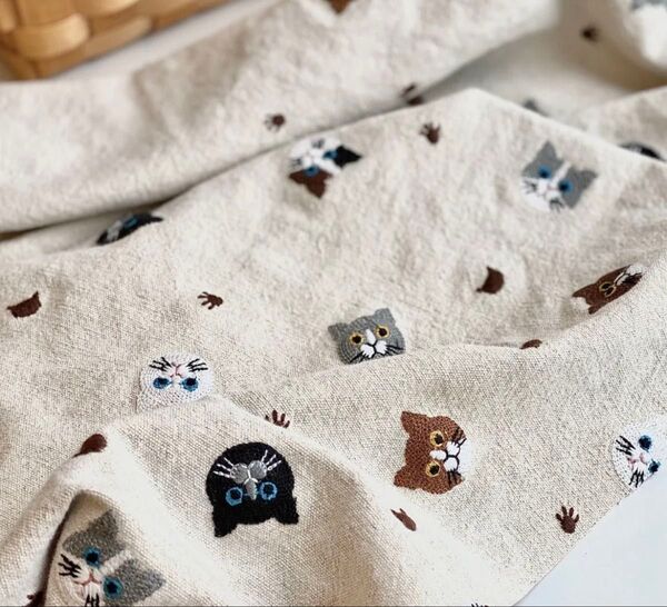 猫刺繍 コットンリネン 刺繍 ハギレ