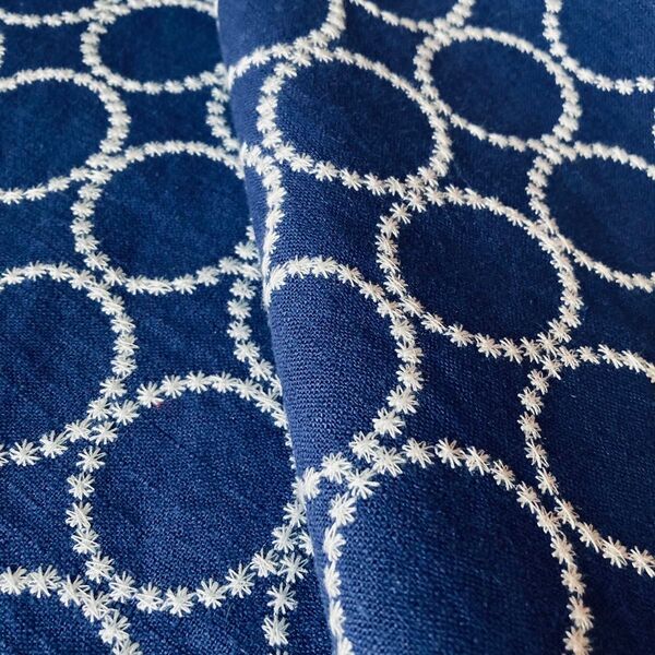 刺繍生地【70㎝×50㎝】タンバリン柄 コットンリネン