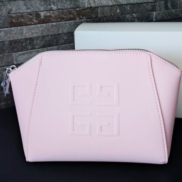 【新品未使用】ジバンシー ロゴ入り ピンクポーチ