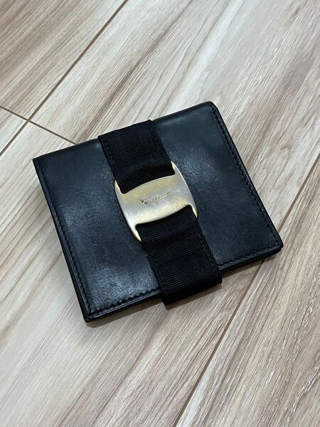 Salvatore Ferragamo サルヴァトーレフェラガモ 二つ折り財布 ヴァラリボン