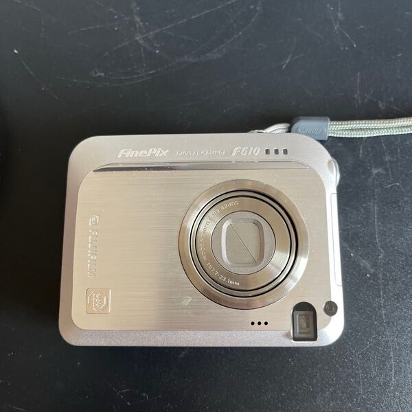 コンパクトデジタルカメラ デジカメ デジタルカメラ FUJIFILM FinePix F610 シルバー