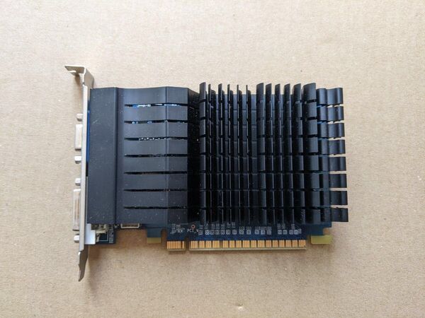 玄人志向 NVIDIA GT720 1GB 動作確認済み グラフィックボード