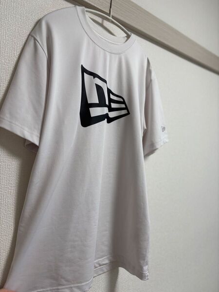 NEW ERA ☆ ロゴ Tシャツ【少し難あり】