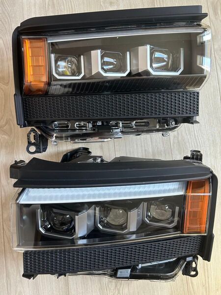 ランクル250 VX,GX装着可能! プロジェクター式 角目 ヘッドライト