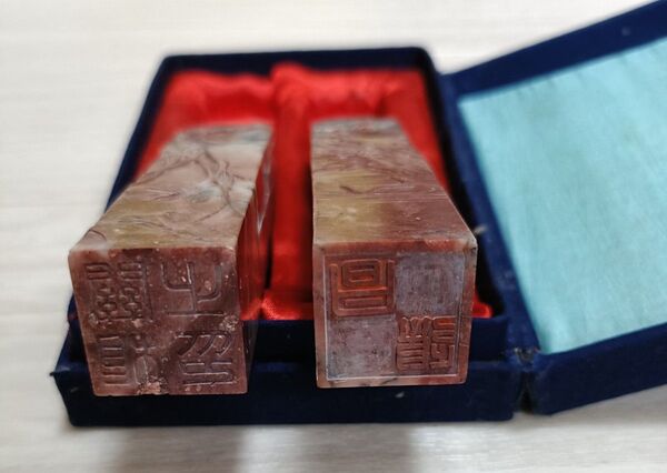 印材☆2本セット・箱付き 落款・ 印材・ 印鑑・ 篆刻・文字不明