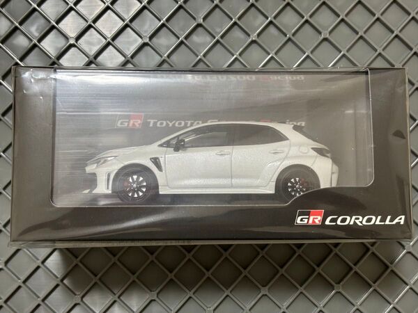 GRカローラ カラーサンプル 新型 後期 6/1発売 corolla プラチナホワイトパールマイカ