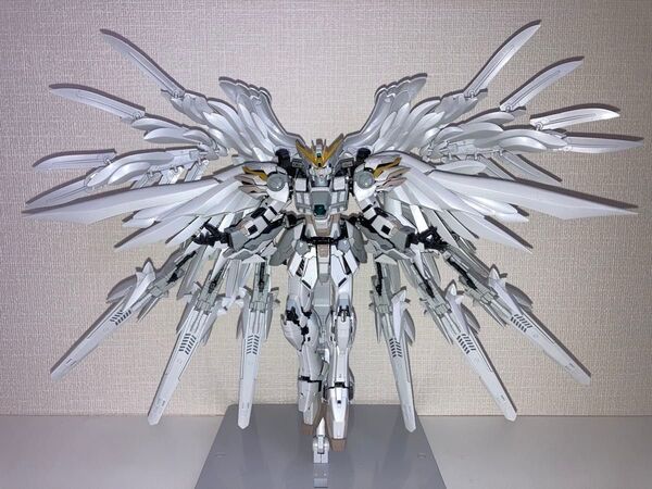 美しい造形のプラモデル。組立済み。