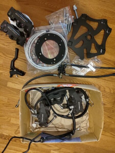 ZX6R(05-12) Forstunt Triple brake Caliper bracket とTOKICO