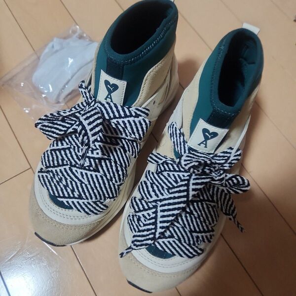 【即完売】ami×PUMA ミッドカットスニーカー 24㎝ アミパリス コラボ 美品