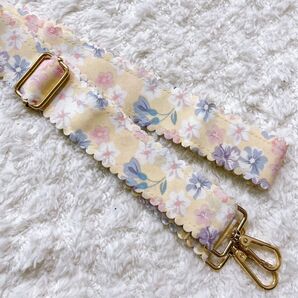 やさしい春色*花柄スマホショルダー