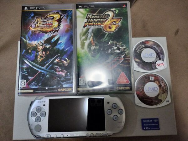 PSP3000本体・メモリースティック4GB・モンハン2G ・モンハン3rd・無双OROCHI魔王再臨・ロードオブアポカリプス