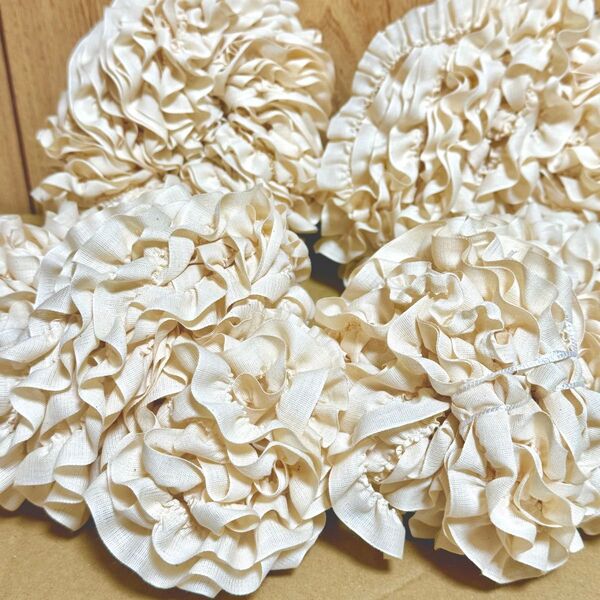 約1.1kg 白 生成り フリルヤーン かせ糸 ファンシーヤーン 100サイズ 毛糸大量まとめ 手染め素材