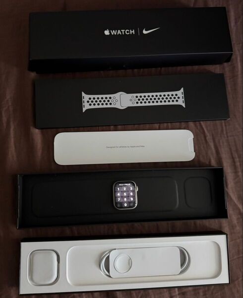 apple watch series 7 41mm GPSモデル スターライトアルミニウム NIKEスポーツバンド黒(未開封)付