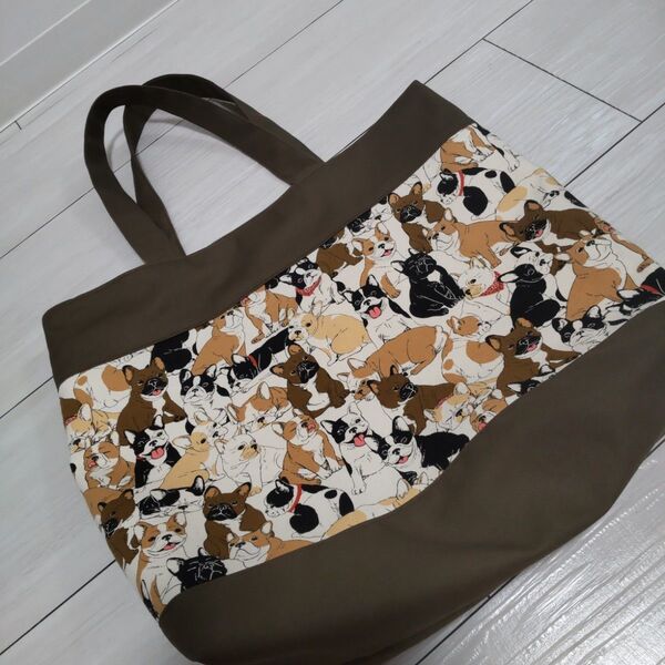 ハンドメイドトートバッグ少し大きめ。ワンちゃん柄犬柄