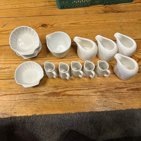 ミルクピッチャー大1個 中3個 小5個 貝型小皿6個(おつまみ入) 合計15個 白い食器セット まとめ売り