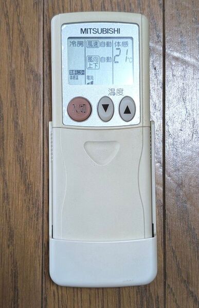 純正 MITSUBISHI エアコン リモコン 部品番号【M21J89426】KG22 壁掛けホルダー付き 管理番号1