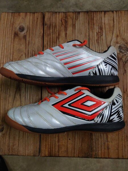 UMBRO アンブロ 室内用サッカーシューズ フットサルシューズ 23.5cm
