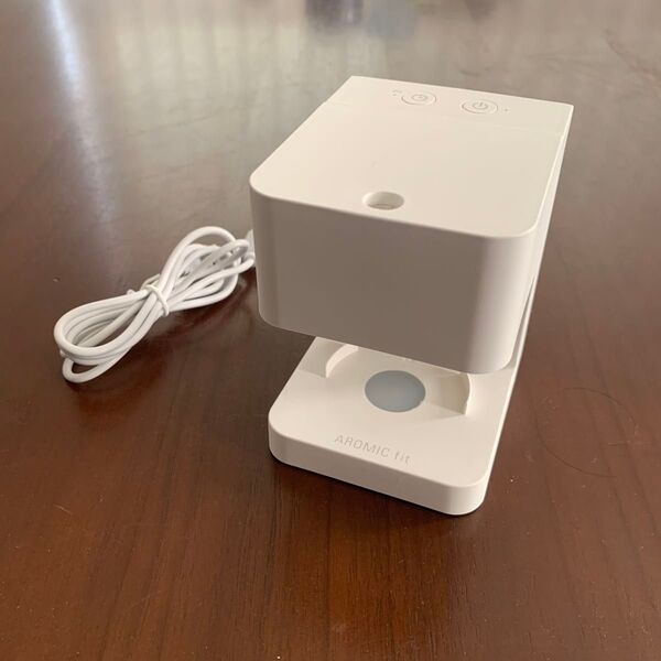 アロマディフューザー コードレス USB 充電式 水を使わない アロミックフィット (本体のみ)