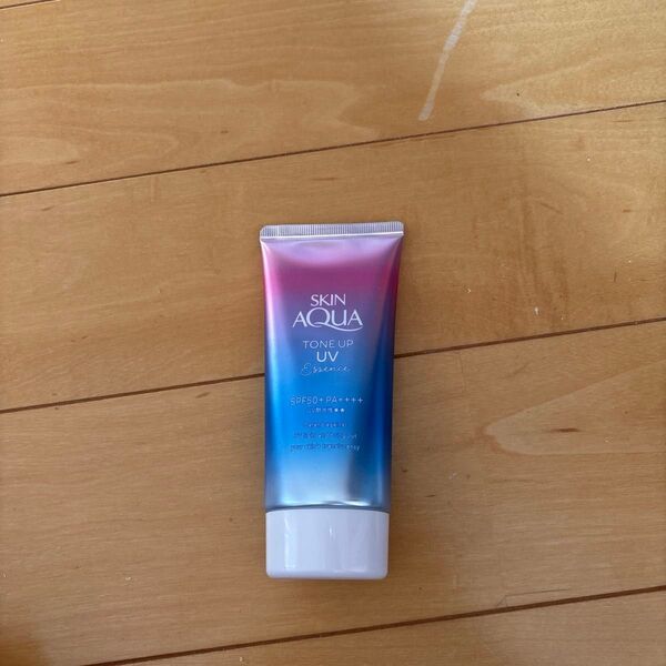 スキンアクア トーンアップUVエッセンス SPF50+ PA++++