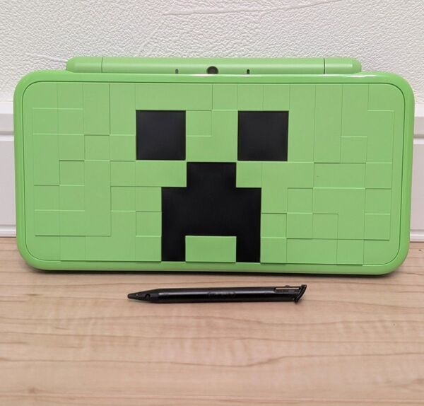 【希少美品】中古ゲーム機 MINECRAFT Newニンテンドー2DS LL クリーパーエディション 動作確認済 任天堂 本体 1