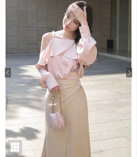 最終値下げ!!今日中に売れなければ処分!!美品 GRL パールストラップ付きオフショルダーフリルブラウス