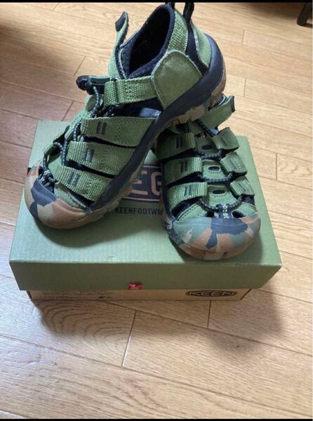 KEEN ハイキングサンダル オリーブグリーン 迷彩 19.5センチ