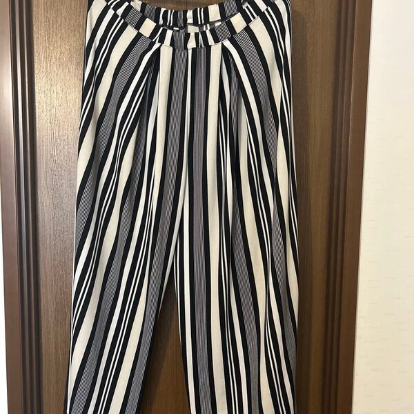 ストライプ柄 ワイドパンツ モノトーン
