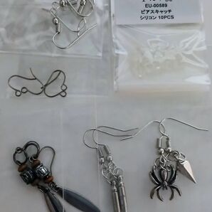 【まとめ買い対象】ハンドメイド ピアス ピアス金具 シルバー 蜘蛛 スパイダー 地雷系 チタンポスト シリコンキャッチ