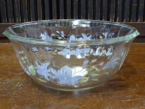 昭和レトロ　PYREX 岩城硝子 耐熱ガラス ボウル パイレックス 花柄 すみれ色 JAPAN IWAKI インテリア ディスプレイ キッチン 雑貨