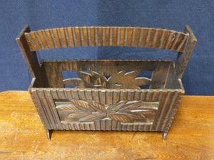 昭和レトロ　マガジンラック　小ぶり　木製　木彫り　ディスプレイ　什器　