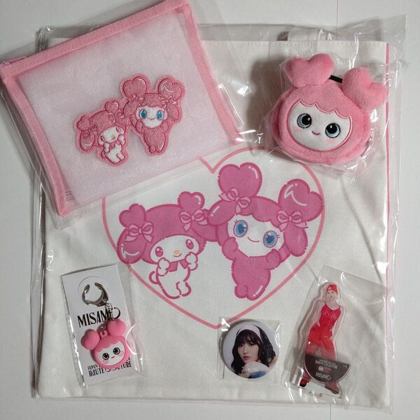 TWICE サンリオ トートバッグ メッシュポーチ イヤホンポーチ キーカバー アクスタ 缶バッジ TWICE モモ