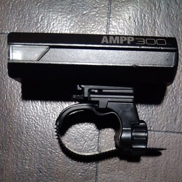 キャットアイ AMPP300