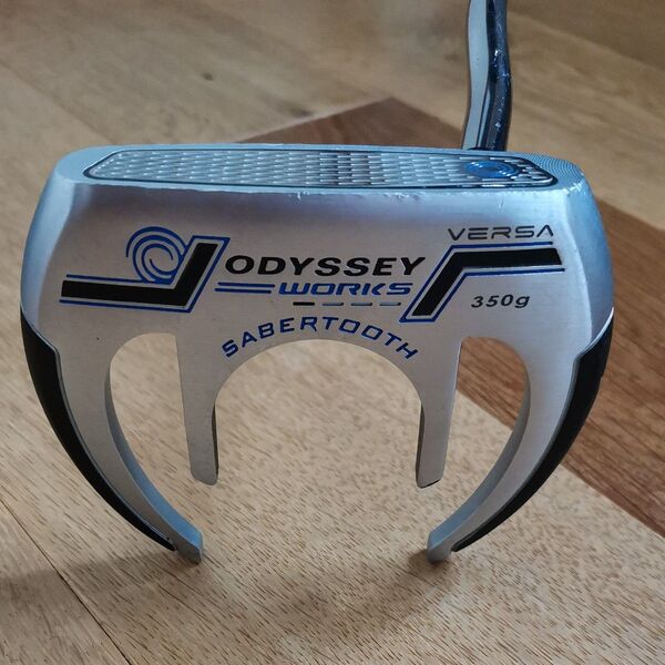 ODYSSEY WORKS VERSA SABERTOOTH パター 350g