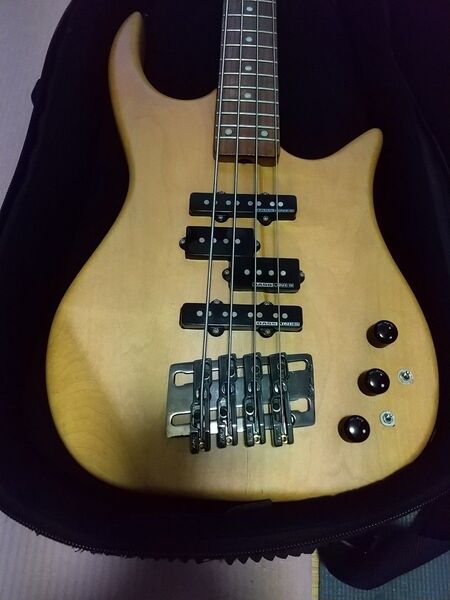 Treker Guitars Louis Johnson Model JPJ仕様 訳あり