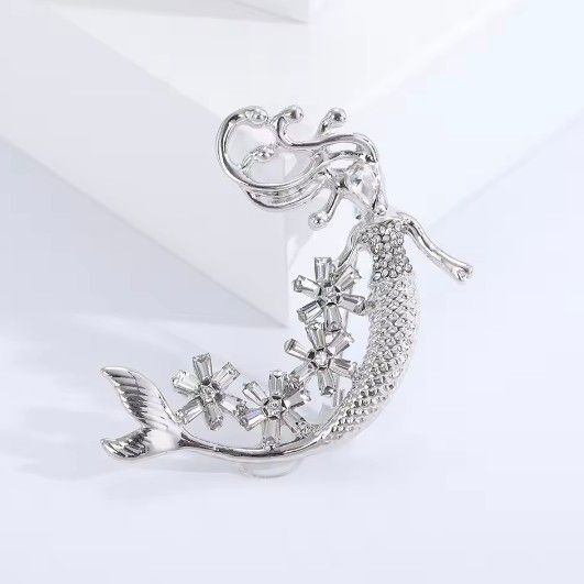 ブローチ 人魚 マーメイド シルバーカラー ジルコニア ラインストーン アクセサリーピン 可愛い かわいい