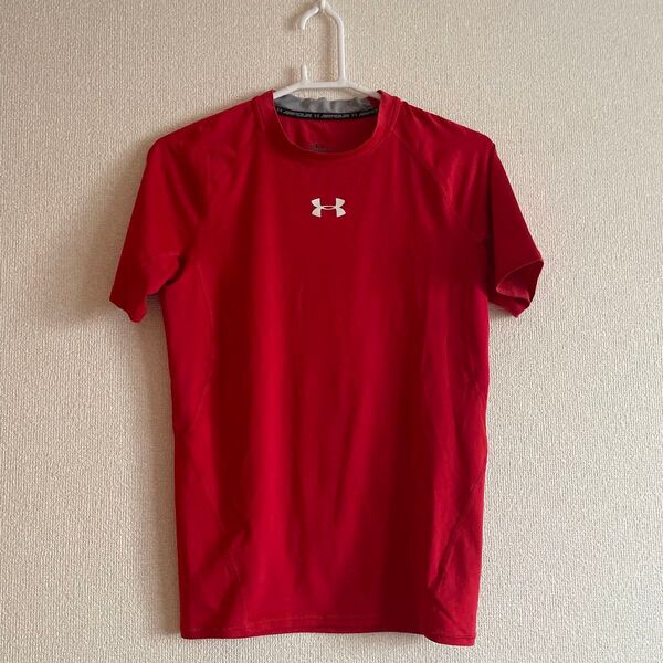 アンダーアーマー 半袖Tシャツ レッド
