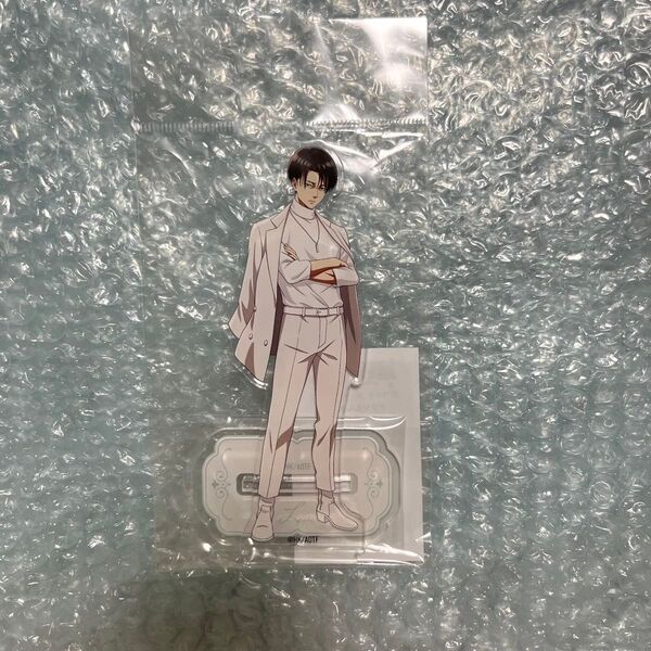 進撃の巨人 ホワイトコーデ 新宿マルイアネックス リヴァイ アクリルスタンド