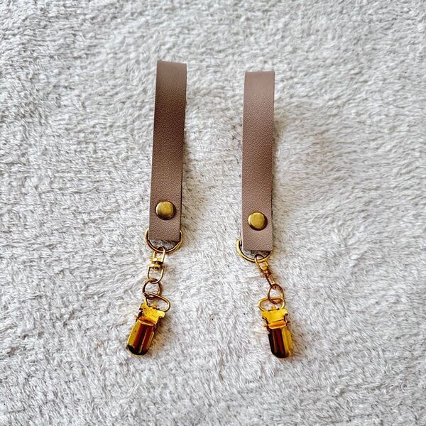 ハンドメイド ベビーカークリップ ブランケットクリップ レザー グレージュ モカベージュ ゴールド金具