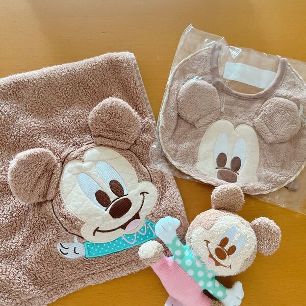 【即決大歓迎☆即日発送可能】ミッキーベビーギフト*ミニタオル、ガラガラ、スタイ