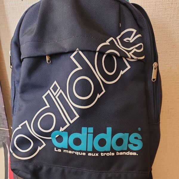adidas リュック ネイビー