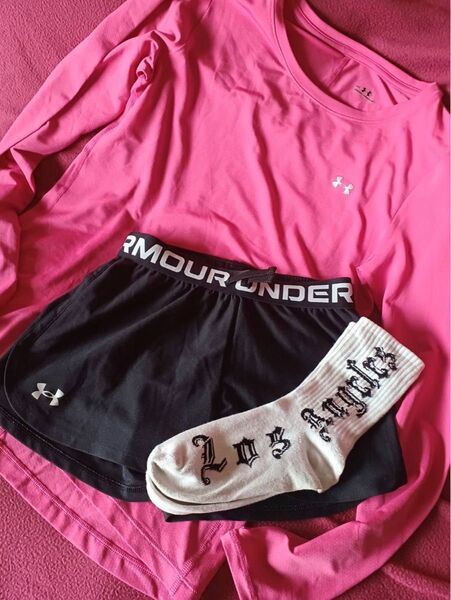 アンダーアーマー 長袖( 指穴付 ) ランニングショーツ、ソックス 3点セットUNDER ARMOUR スポーツウェア