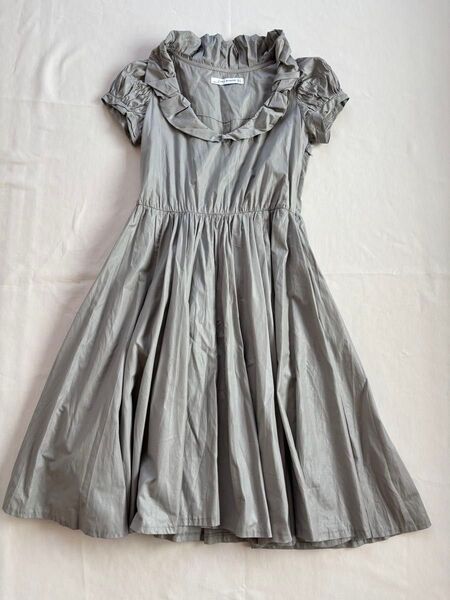 ZARA WOMAN ワンピース S〜M程度 少し光沢のある淡いグレー 半袖