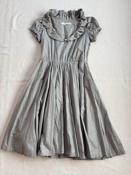 ZARA WOMAN ワンピース S〜M程度 少し光沢のある淡いグレー 半袖