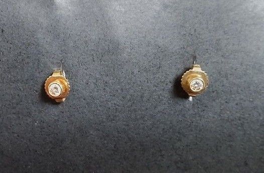 ピアス ティファニーのバイザヤード0.3ct イエローゴールド