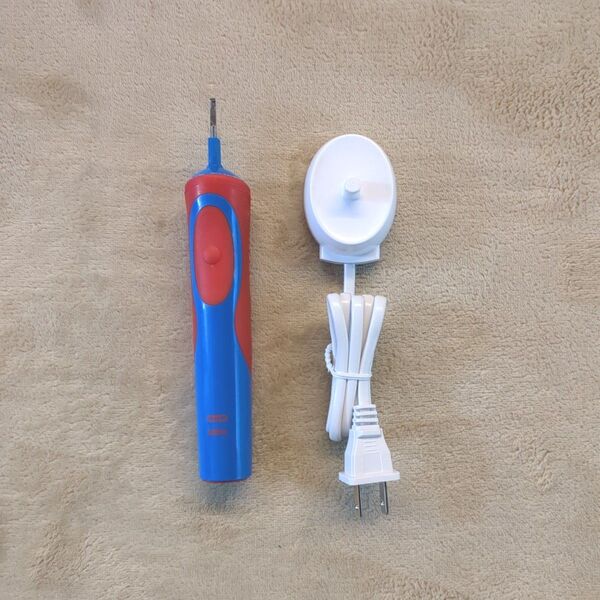 Braun Oral-B ポケモン 電動歯ブラシ 本体 専用充電器