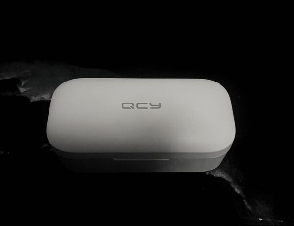 QCY ワイヤレスイヤホン 白 USBケーブル 充電器付き