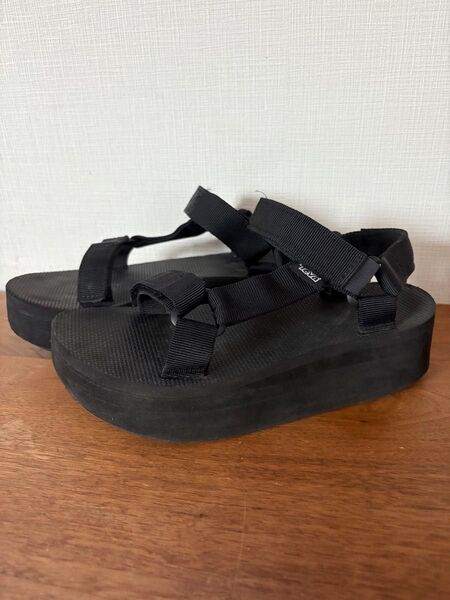 Teva ブラック スポーツサンダル 厚底 23cm
