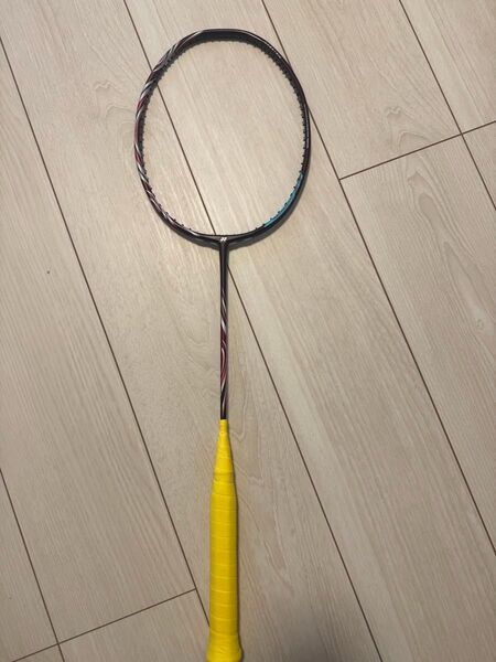 ヨネックスアストロクス100ZZ 4UG5 極美品