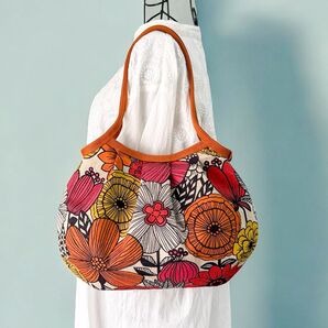 【ハンドメイド】コロンと可愛いショルダーグラニーバッグ 大人可愛い北欧花 カラフル